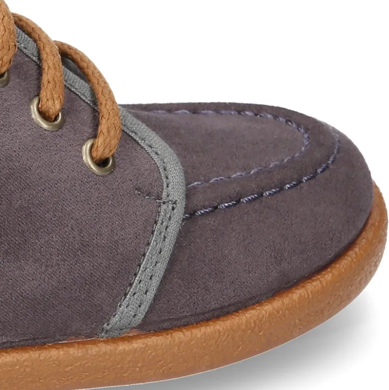 Botita tipo Mocasín Wallabi con cordones en Serratex.