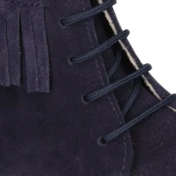 Botita tipo MOHICANA con cordones y flecos en piel serraje.