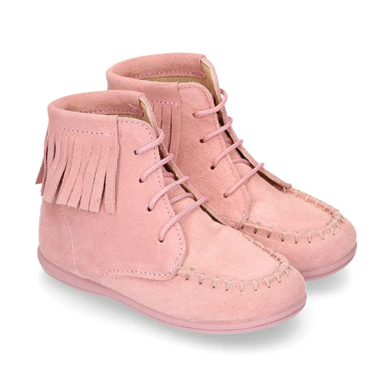 Botita tipo MOHICANA niña con cordones y flecos en piel serraje ROSA.