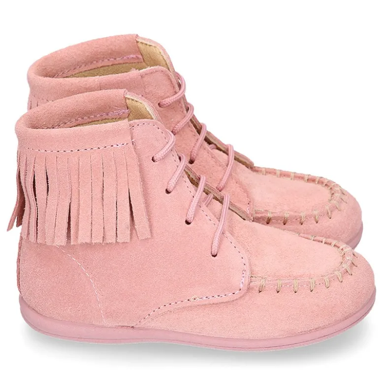 Botita tipo MOHICANA niña con cordones y flecos en piel serraje ROSA.