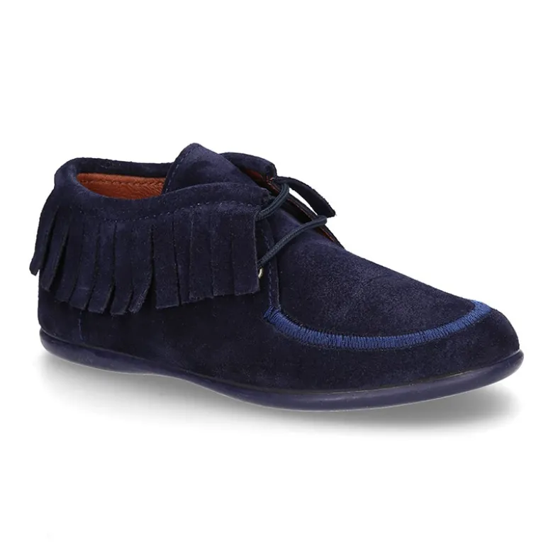 Botita tipo Wallabee con cordones y FLECOS en serraje.