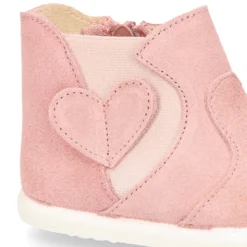 Botín niña tipo zapatilla con cremallera y elástico con CORAZÓN en piel serraje.