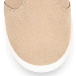 Botín niña tipo zapatilla con cremallera y elástico con CORAZÓN en piel serraje.