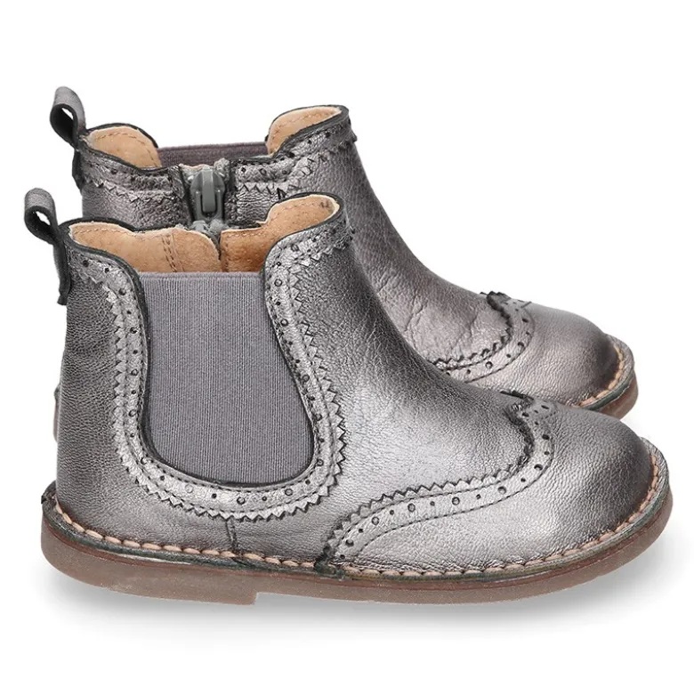 Botín Niños tipo blucher con picados en piel METALIZADA.