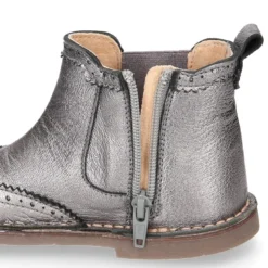 Botín Niños tipo blucher con picados en piel METALIZADA.