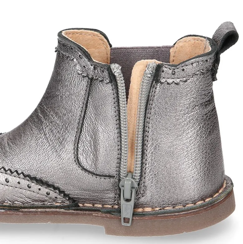 Botín Niños tipo blucher con picados en piel METALIZADA.