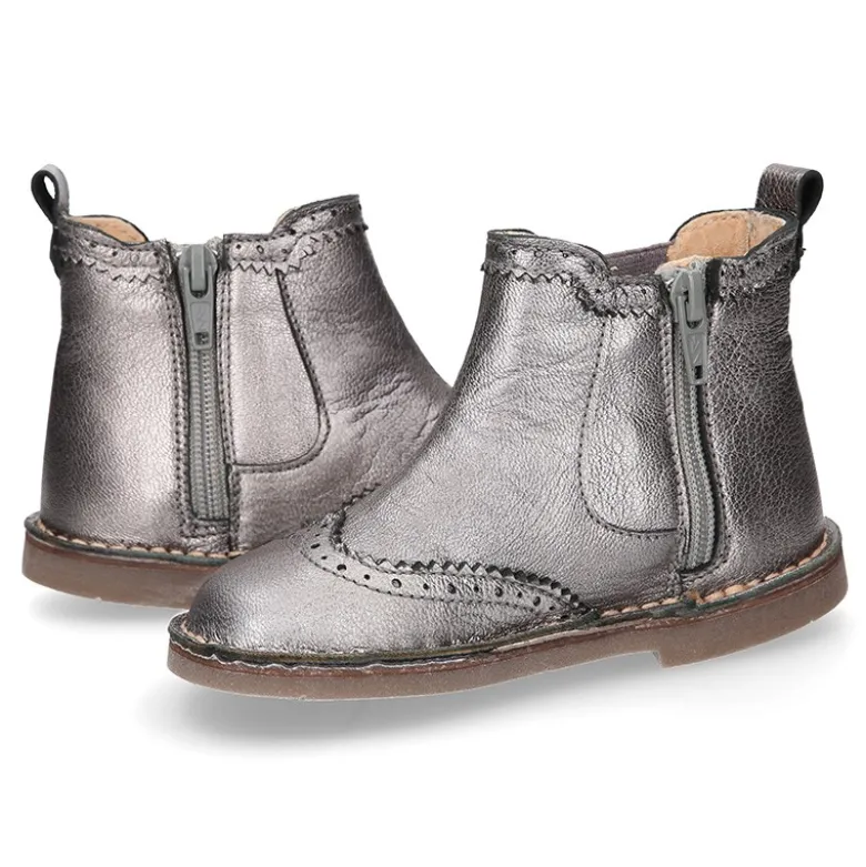 Botín Niños tipo blucher con picados en piel METALIZADA.
