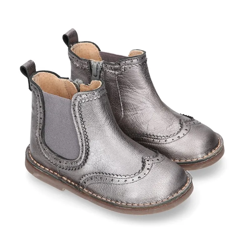 Botín Niños tipo blucher con picados en piel METALIZADA.