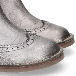 Botín Niños tipo blucher con picados en piel METALIZADA.