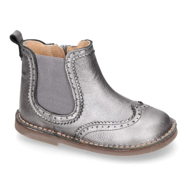 Botín Niños tipo blucher con picados en piel METALIZADA.