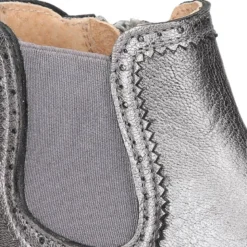 Botín Niños tipo blucher con picados en piel METALIZADA.