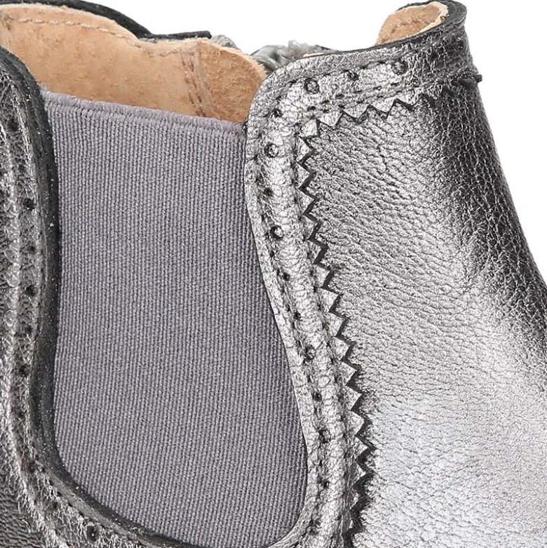 Botín Niños tipo blucher con picados en piel METALIZADA.