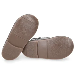 Botín Niños tipo blucher con picados en piel METALIZADA.
