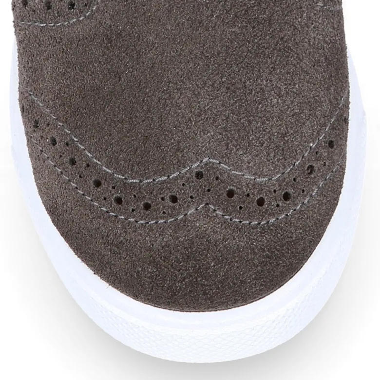 Botín niños tipo zapatilla con cremallera y elástico en piel serraje.