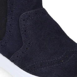 Botín niños tipo zapatilla con cremallera y elástico en piel serraje.