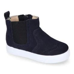 Botín niños tipo zapatilla con cremallera y elástico en piel serraje.