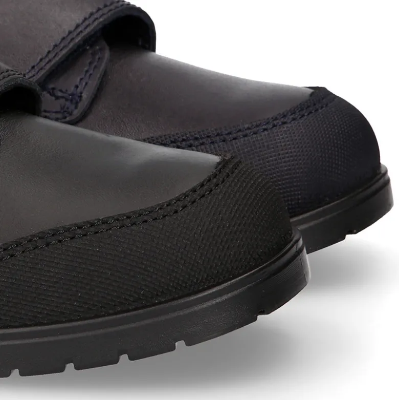Colegial niños tipo Blucher sin cordones y con puntera reforzada en piel lavable.