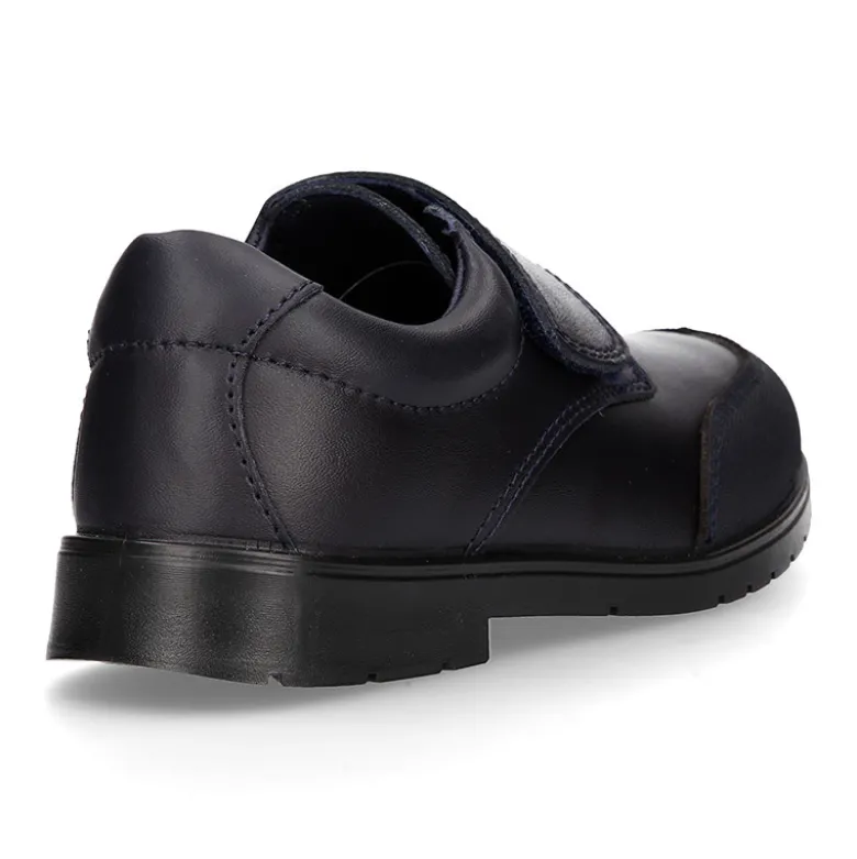 Colegial niños tipo Blucher sin cordones y con puntera reforzada en piel lavable.