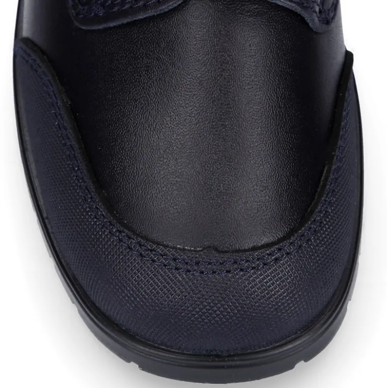 Colegial niños tipo Blucher sin cordones y con puntera reforzada en piel lavable.