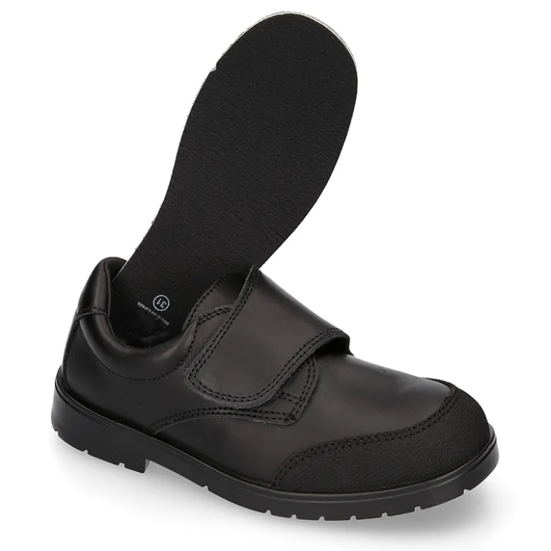 Colegial niños tipo Blucher sin cordones y con puntera reforzada en piel lavable.