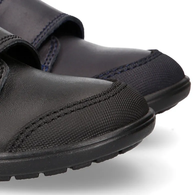 Colegial niños tipo Blucher sin cordones y con puntera reforzada en piel lavable.