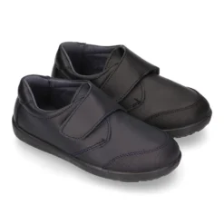 Colegial niño tipo blucher sin cordones y con puntera reforzada en piel lavable.