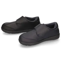 Colegial niño tipo blucher sin cordones y con puntera reforzada en piel lavable.