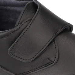 Colegial niño tipo blucher sin cordones y con puntera reforzada en piel lavable.