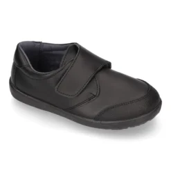 Colegial niño tipo blucher sin cordones y con puntera reforzada en piel lavable.