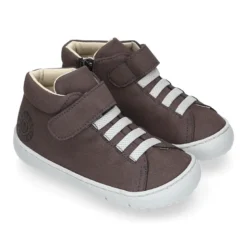 Deportiva alta niños BAREFOOT Okaa Flex con cordones elásticos y cremallera.