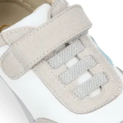Deportiva BAREFOOT niños con cordones elásticos y cierre adherente.