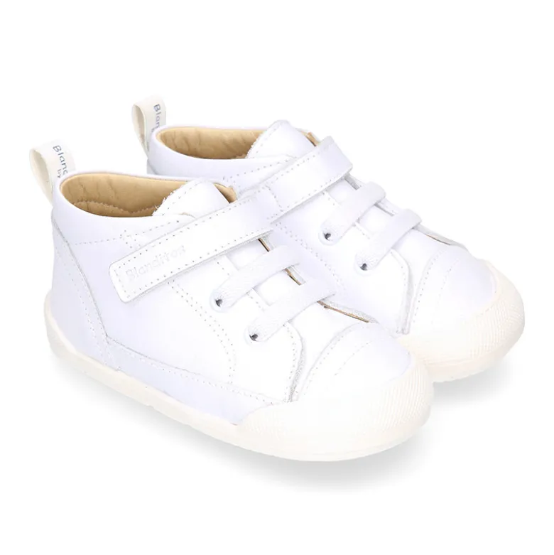Deportiva botita niños Blanditos by Crio’s sin cordones y elásticos en piel.