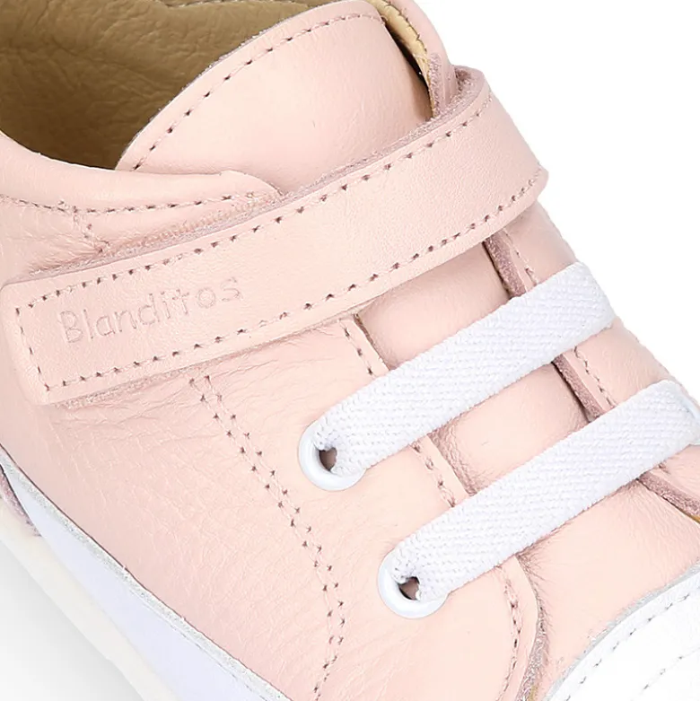 Deportiva botita niños Blanditos by Crio’s sin cordones y elásticos en piel.