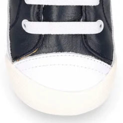 Deportiva botita niños Blanditos by Crio’s sin cordones y elásticos en piel.