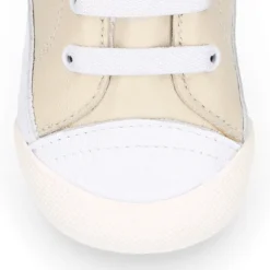 Deportiva botita niños Blanditos by Crio’s sin cordones y elásticos en piel suave.