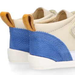 Deportiva botita niños Blanditos by Crio’s sin cordones y elásticos en piel suave.