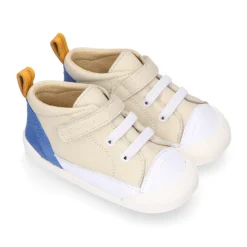 Deportiva botita niños Blanditos by Crio’s sin cordones y elásticos en piel suave.