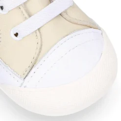 Deportiva botita niños Blanditos by Crio’s sin cordones y elásticos en piel suave.