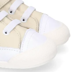 Deportiva botita niños Blanditos by Crio’s sin cordones y elásticos en piel suave.