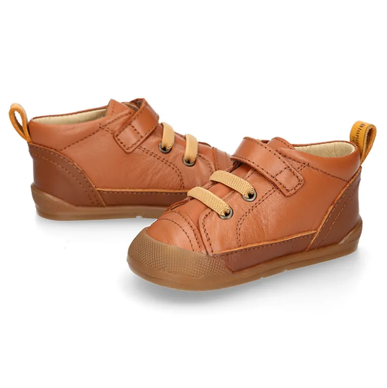 Deportiva botita niños Blanditos by Crio’s sin cordones y elásticos en piel cuero.