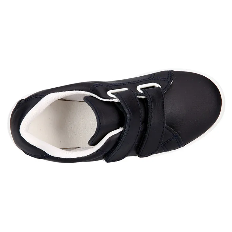 Deportiva colegial niños sin cordones en piel lavable.