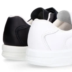 Deportiva colegial niños sin cordones en piel lavable.