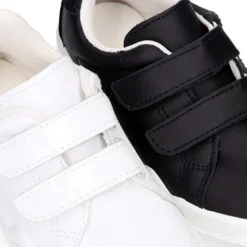 Deportiva colegial niños sin cordones en piel lavable.