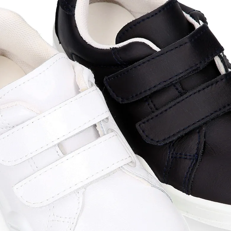 Deportiva colegial niños sin cordones en piel lavable.