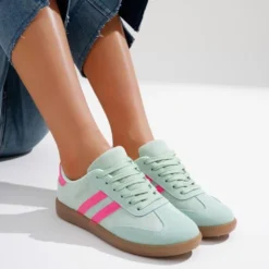 Deportiva moda mujer con cordones en color aguamarina.