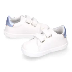 Deportiva niña OKAA FLEX sin cordones en color Blanco con rayas plata.
