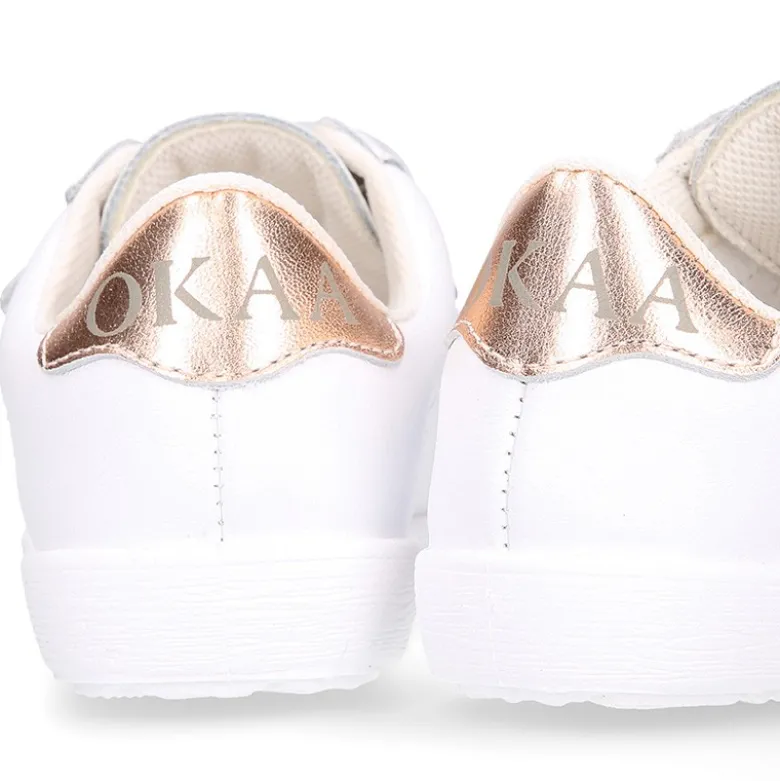 Deportiva niña sin cordones con triple cierre adherente combinado en piel lavable.