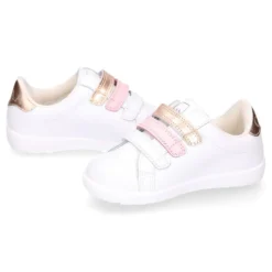Deportiva niña sin cordones con triple cierre adherente combinado en piel lavable.