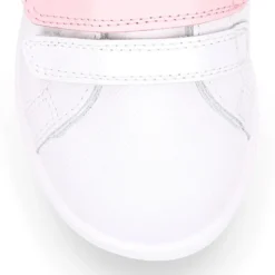 Deportiva niña sin cordones con triple cierre adherente combinado en piel lavable.