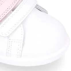 Deportiva niña sin cordones con triple cierre adherente combinado en piel lavable.